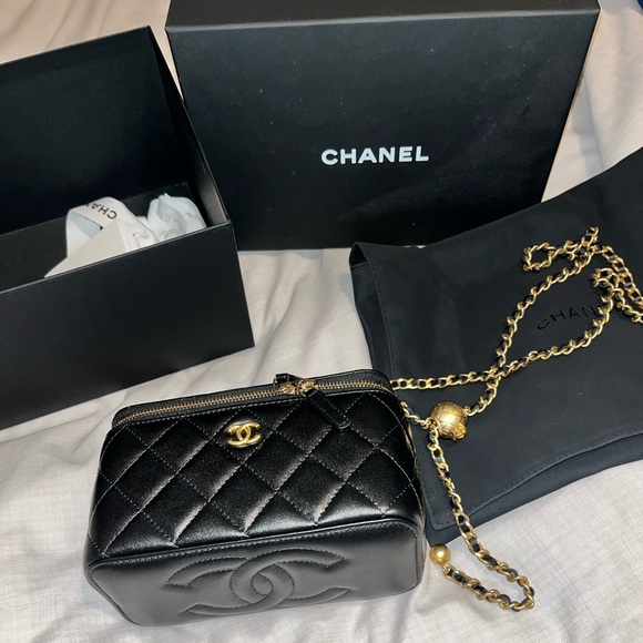 Chanel pearl crush vanity bag - Picture 1 of 6